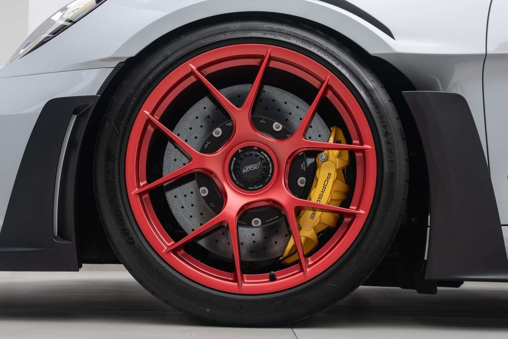 2024 PORSCHE 911 GT3 RS WEISSACH┃GCC┃5 YRS WARRANTY┃CARBON CERAMIC BRAKES┃SUSPENSION LIFTER┃ HIGH SPEC
